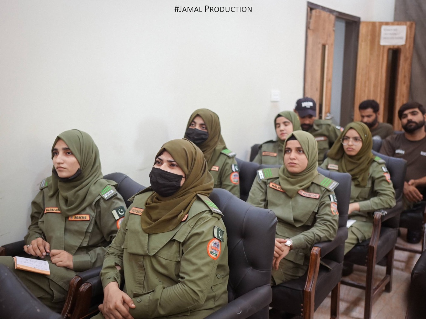 Women Rescue 1122 personnel attending an Urdu Ai training session